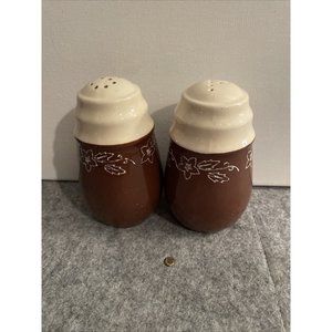 Vintage Set of Oxford Stoneware Snow Flower Brownie Salt and Pepper # 528